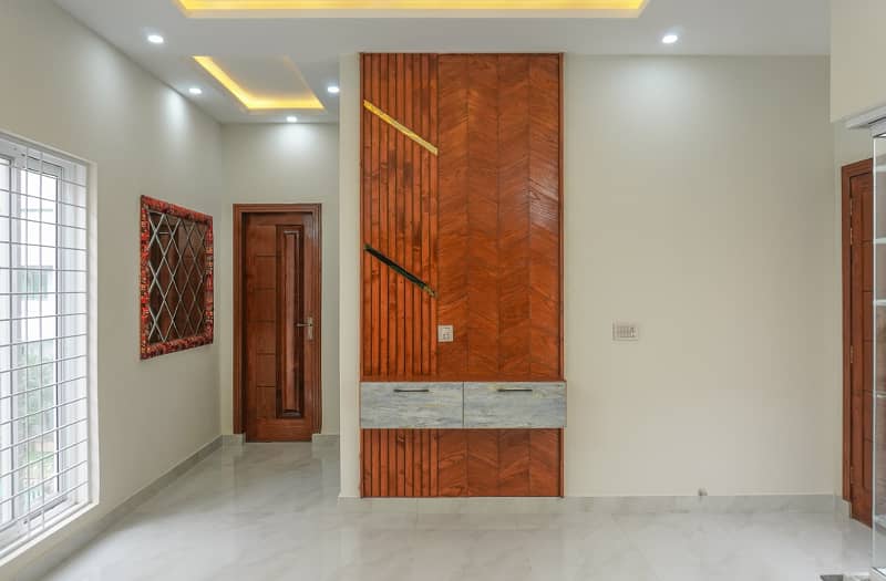 10 Marla Corner Brand New House For SALE In Wapda Town 44