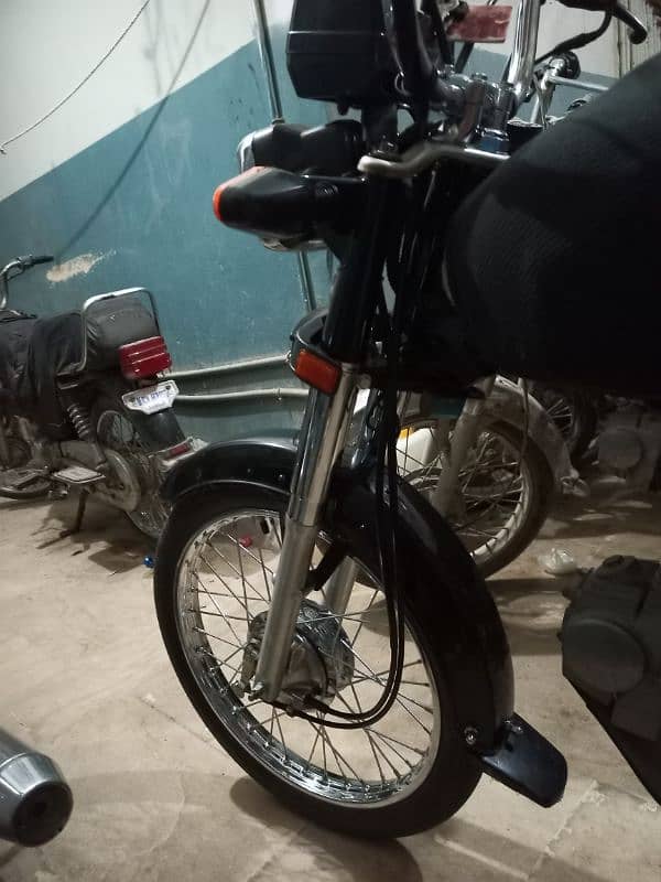 UNIQUE 70CC BIKE SHOWROOM CONDITION 3