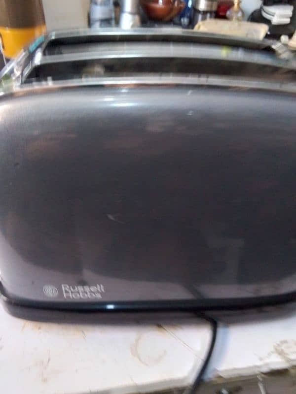 emoted toaster Russell Hobbs 2