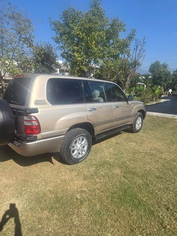 Toyota Land Cruiser 2004 model 2