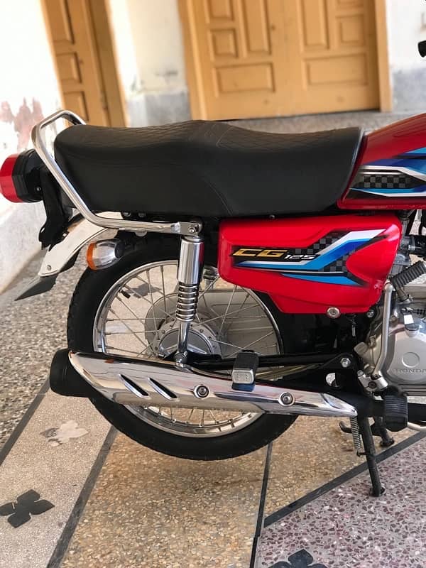 Honda 125 model 24 new condition 4