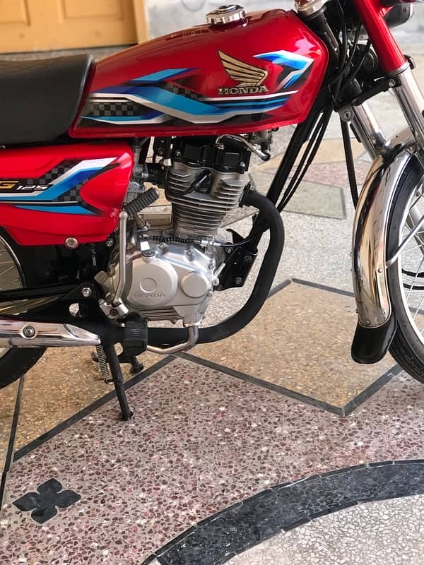 Honda 125 model 24 new condition 5