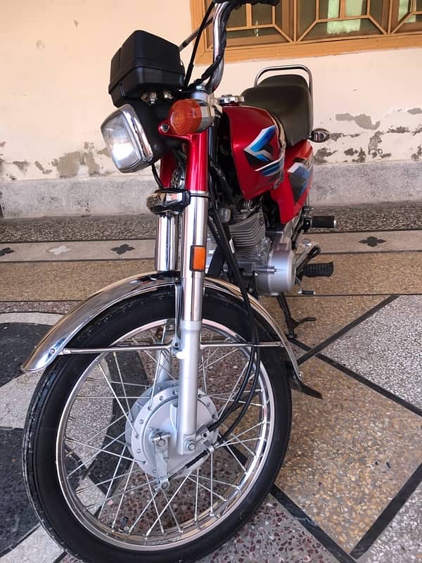 Honda 125 model 24 new condition 7