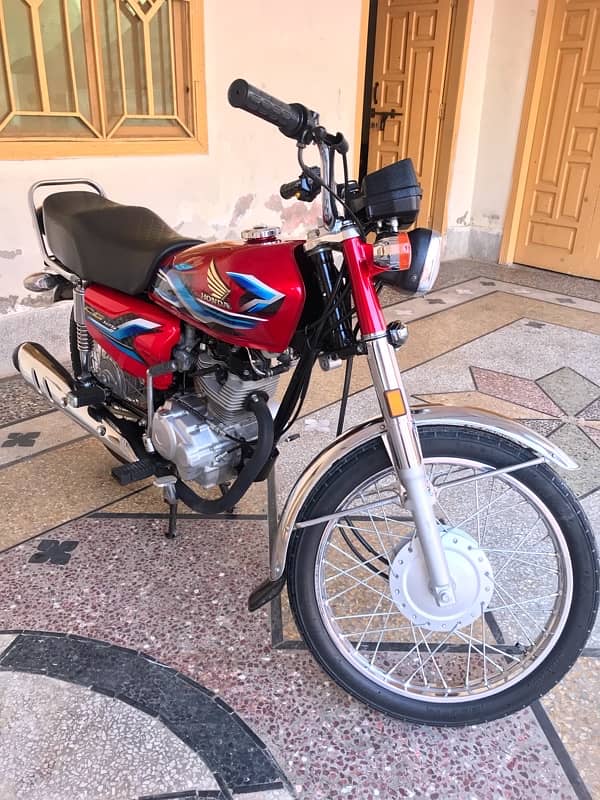 Honda 125 model 24 new condition 8