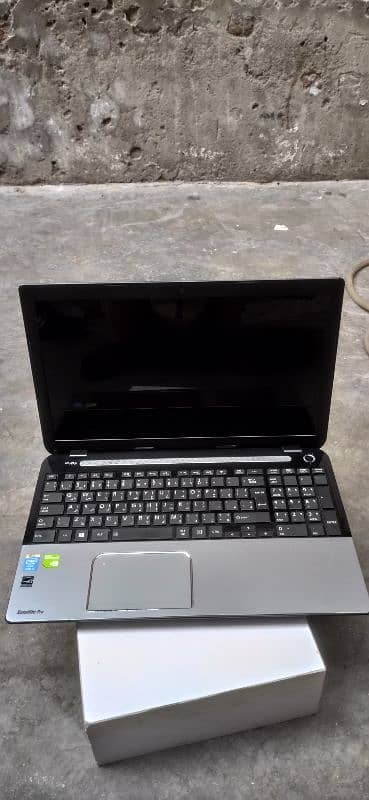 Toshiba Satellite pro L50 core i7 4th gen 8gb ram 128gb ssd 700gb hard 6