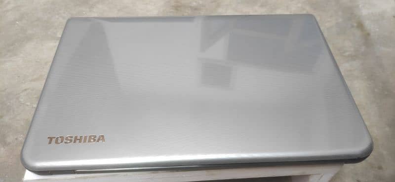 Toshiba Satellite pro L50 core i7 4th gen 8gb ram 128gb ssd 700gb hard 9