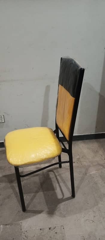 Table and chairs good condition 1