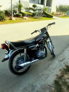 Lush Honda CG 125 black color