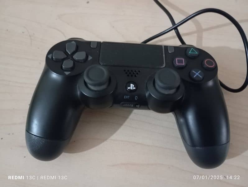 • Premium • Dualshock 4 • Wireless PS4 Controller • Bluetooth • Wired 0