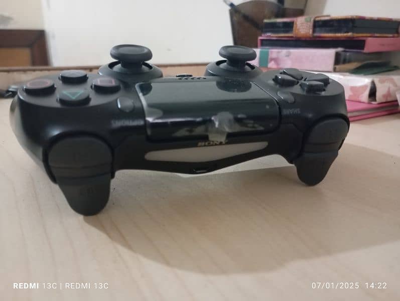 • Premium • Dualshock 4 • Wireless PS4 Controller • Bluetooth • Wired 2