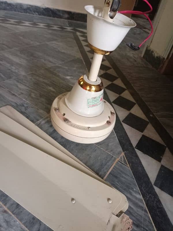 1× ceiling fan in good condition for sell 0