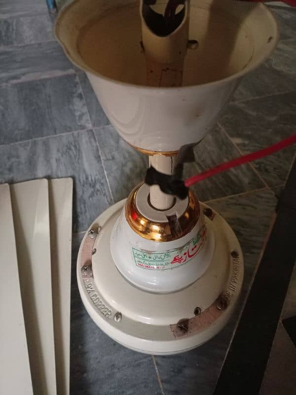 1× ceiling fan in good condition for sell 2