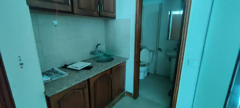 4 marla floor with lift near RAYA MARKET 10