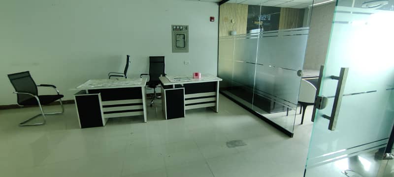 4 marla floor with lift near RAYA MARKET 13