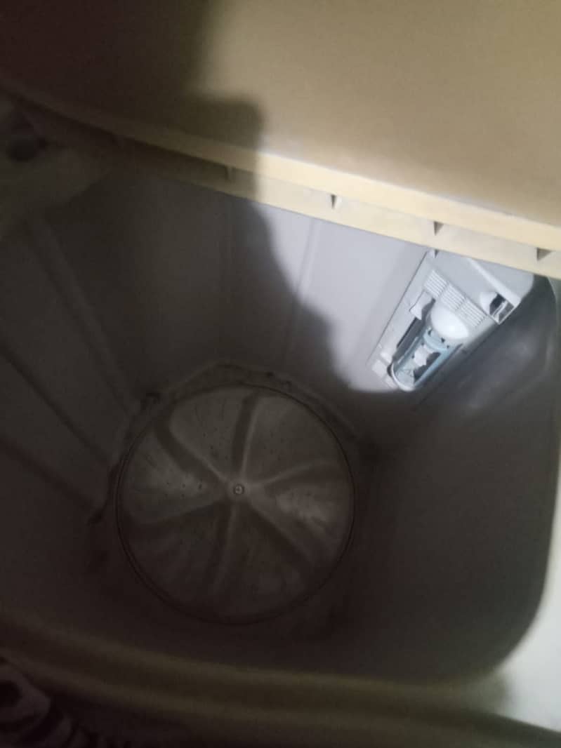 Good condition washing machine and dryer 2