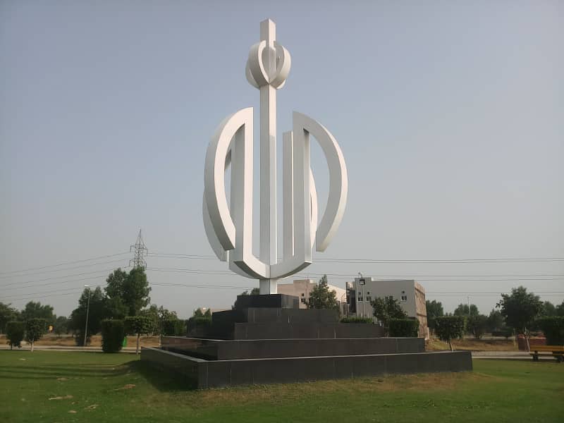 5 Marla Facing park plot for sale in bahria town lahore 2