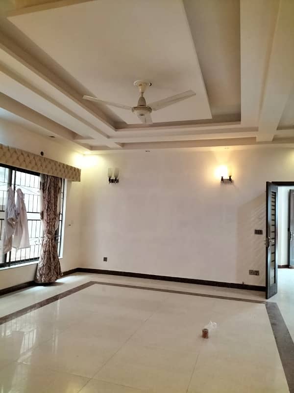 1 KANAL NEW LIKE HOUSE FOR RENT 10