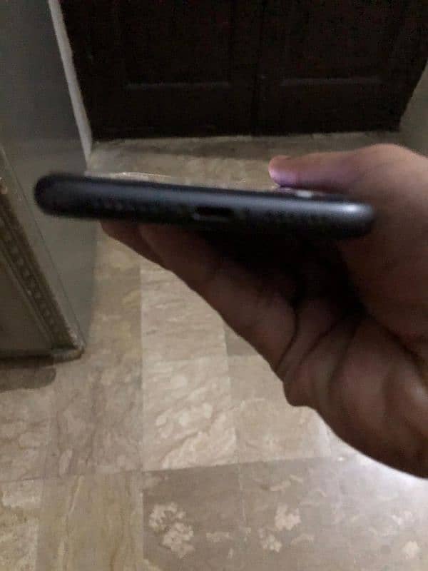 I phone 11 good condition non pata 3