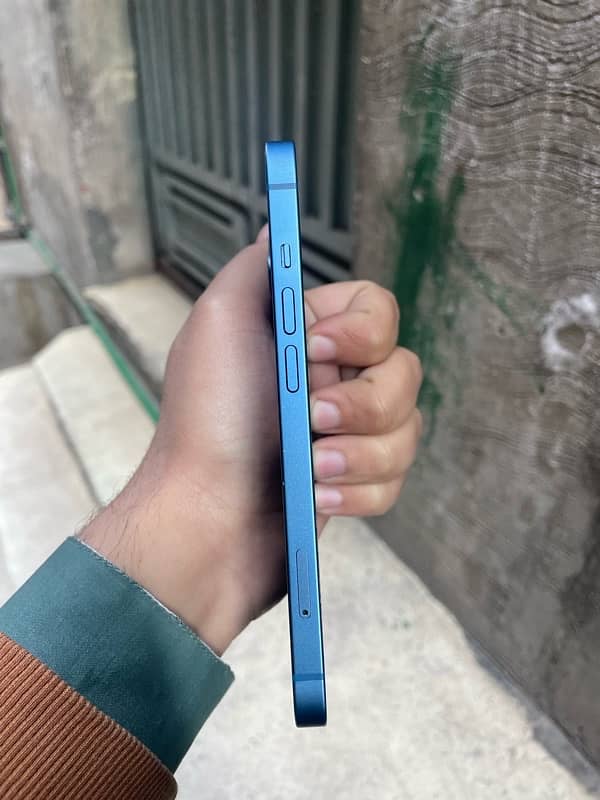 Iphone 13 Blue colour 4