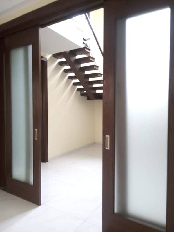 1.5 Kanal Modern House Available For Rent in Bridge Colony Cantt at a Prime Location 2