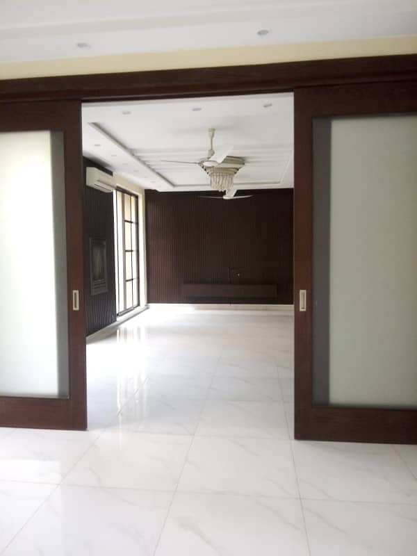 1.5 Kanal Modern House Available For Rent in Bridge Colony Cantt at a Prime Location 3