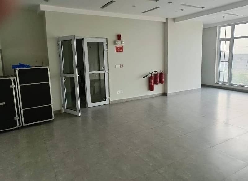 4 Marla 3rd Floor Office With Elevator For Rent In DHA Phase 6 Main Boulevard, Lahore. 7