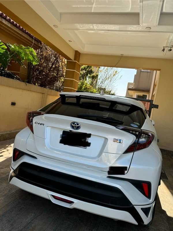 Toyota C-HR 2017 Gled top variant 1