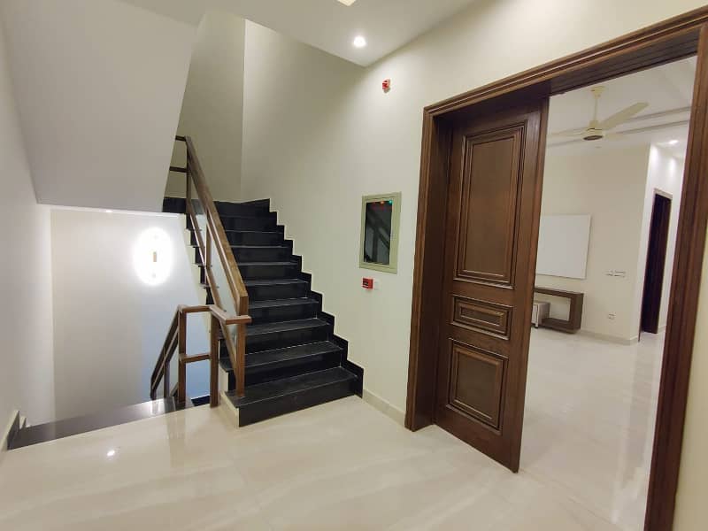 1 Kanal Luxury Out Class Upper Portion For Rent In DHA Phase 1,Block E, Lahore. 16