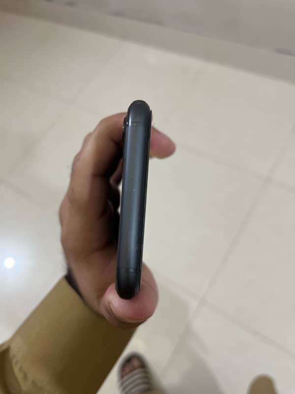 iphone 11 best condition 3