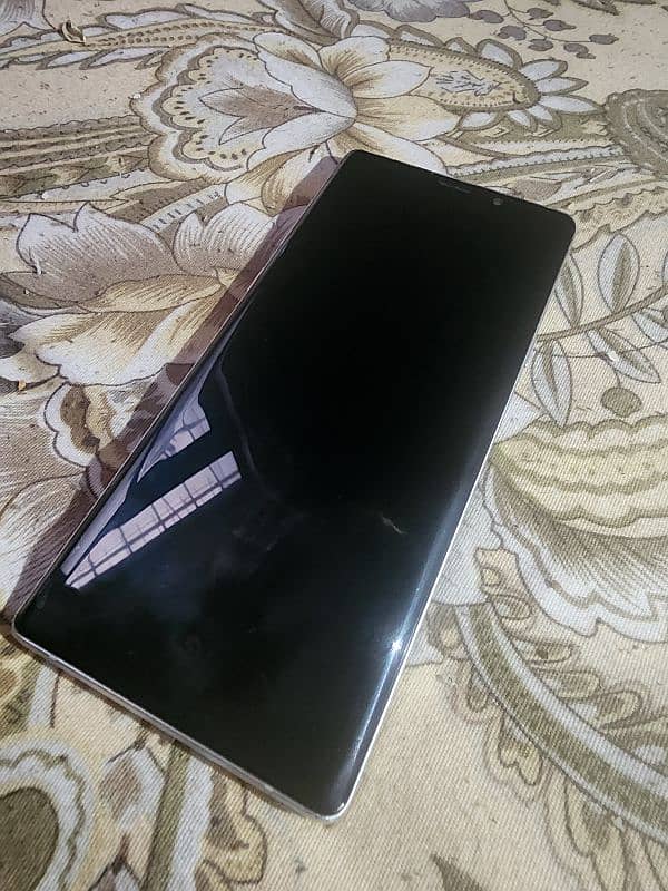 Samsung note 9 . . 6gb ram . . 128gb memory. small dot. . online active 2