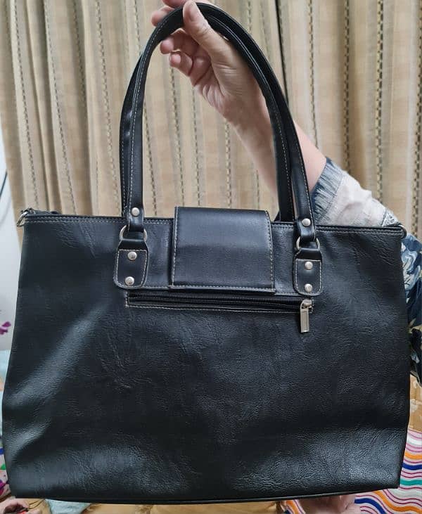 Black color shoulder bag 4