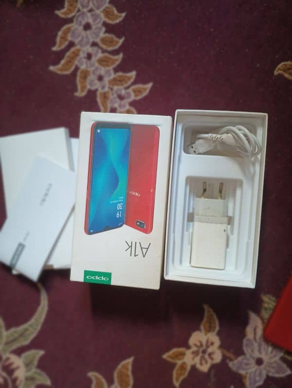 Oppo A1k . argent sell. Contact 03121181088. only Whatsapp 9