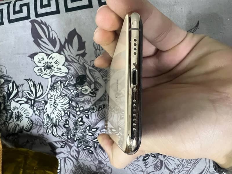 Iphone Xs Max Golden Color 64gb Dual PTA Approve With Box 7