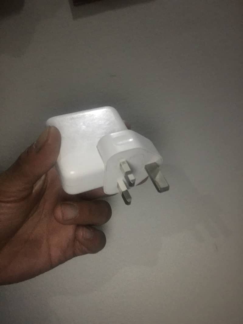 Original Apple 30 W adapter and 2 M USBC cable (240 W) 0