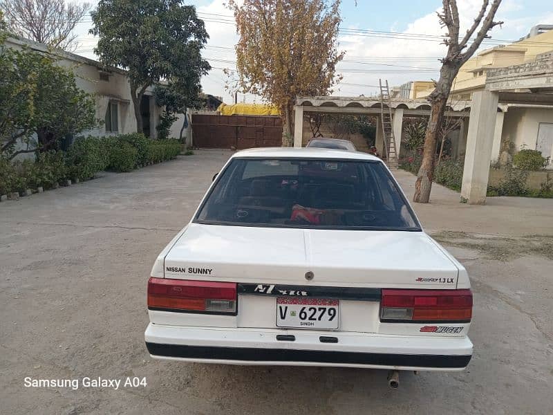 Nissan Sunny 1987 3