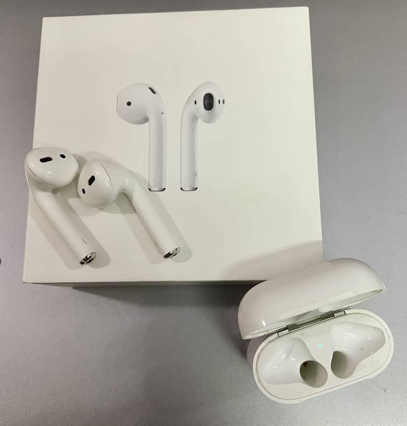 Selling Apple AirPods 2nd Gen 1