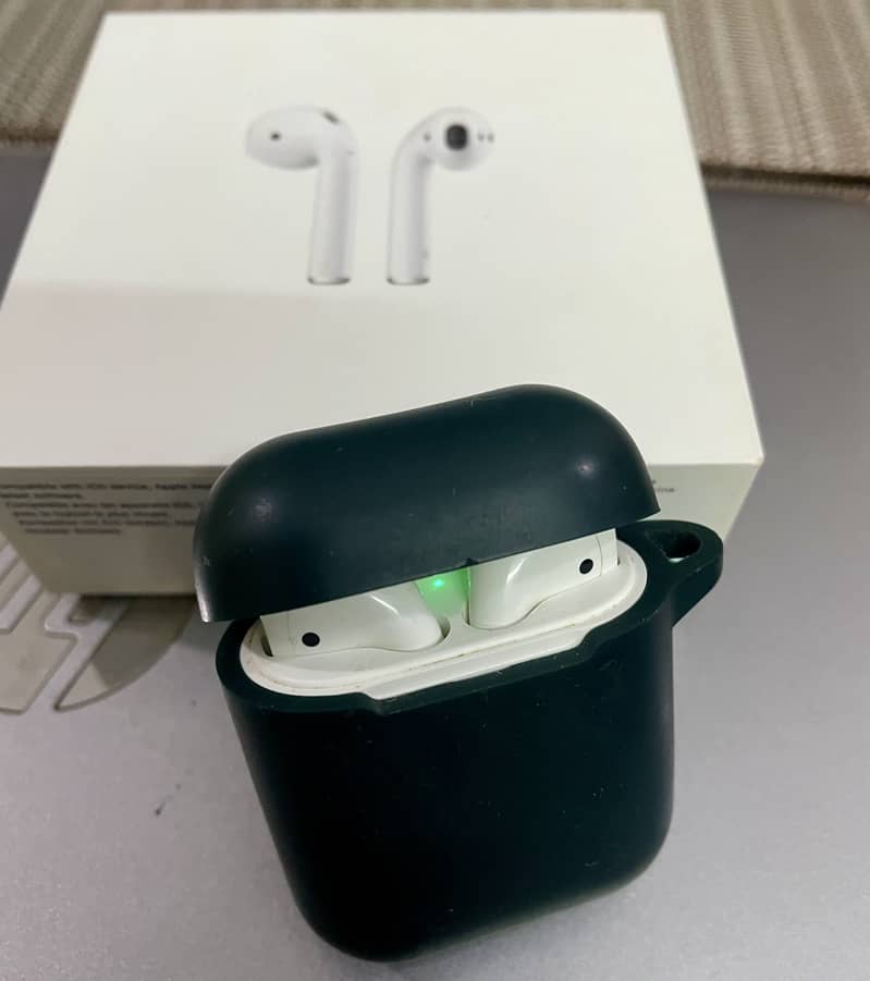 Selling Apple AirPods 2nd Gen 3