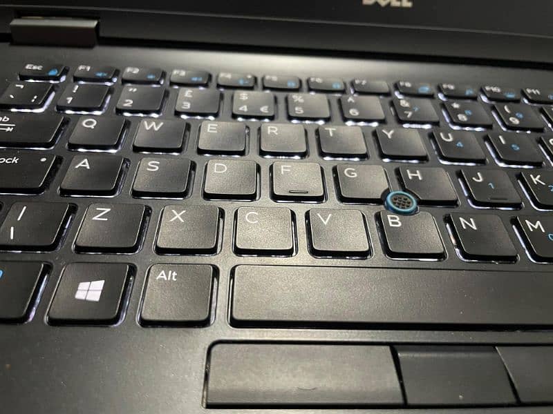 Dell latitude E7470 i5 ,6th gen 4