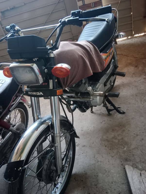 new bike leni ha is liy sale kr rhy 1