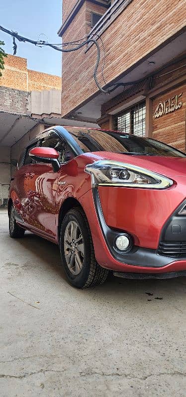 Toyota Sienta hybrid 7 seater totally original 100% 1