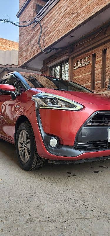 Toyota Sienta hybrid 7 seater totally original 100% 4