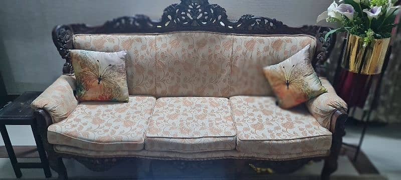 urgent sell chinioti work 5 seater sofa set 3