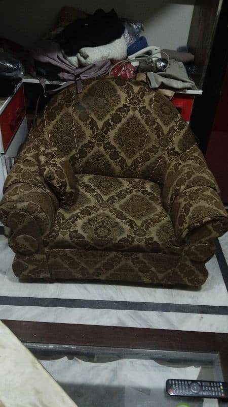 5 seater sofa set in good condition with wooden table for sale 1