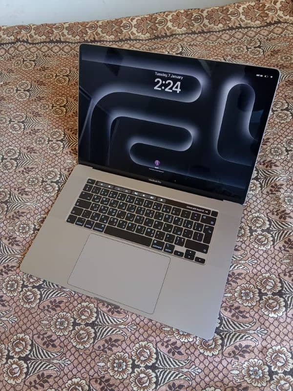 MacBook pro 2019_16"inch (16GB/512GB SSD) 1