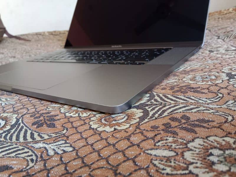 MacBook pro 2019_16"inch (16GB/512GB SSD) 3