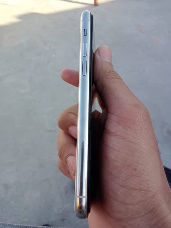 IPhone 11 pro Pta Approved 4