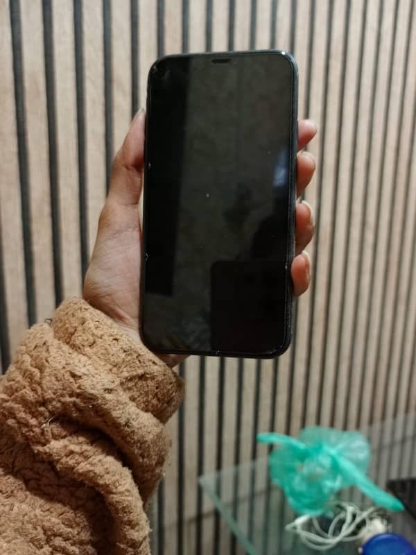 I PHONE 11 J. V 64 GB 10/10 condition 1