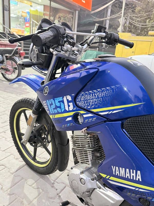 YAMAHA YBR G 7