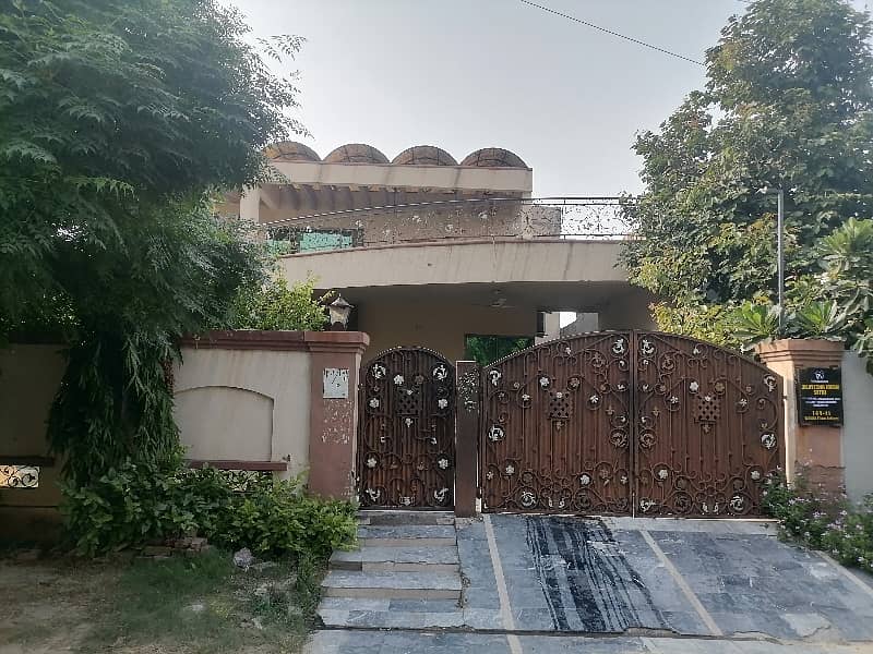 Wapda Town Phase 1 - Block F1 1 Kanal Lower Portion Up For rent 0