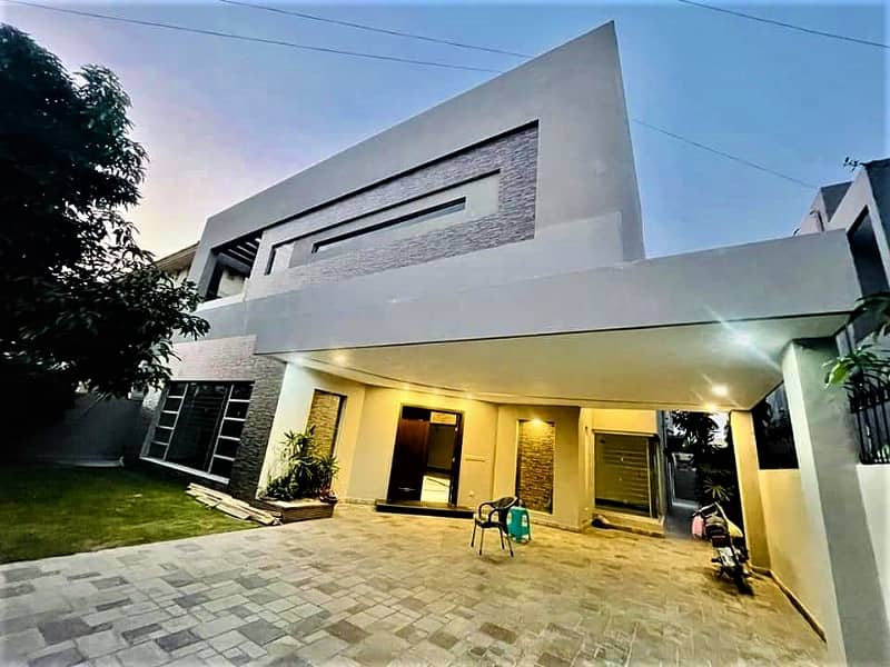 One Kanal Brand New Luxury Ultra-Modern Design Most Beautiful Bungalow for sale 0